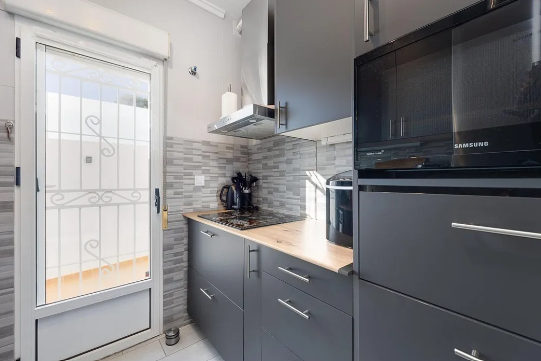 Casa adosada en venta en Altos - La Florida de 3 habitaciones con terraza y piscina