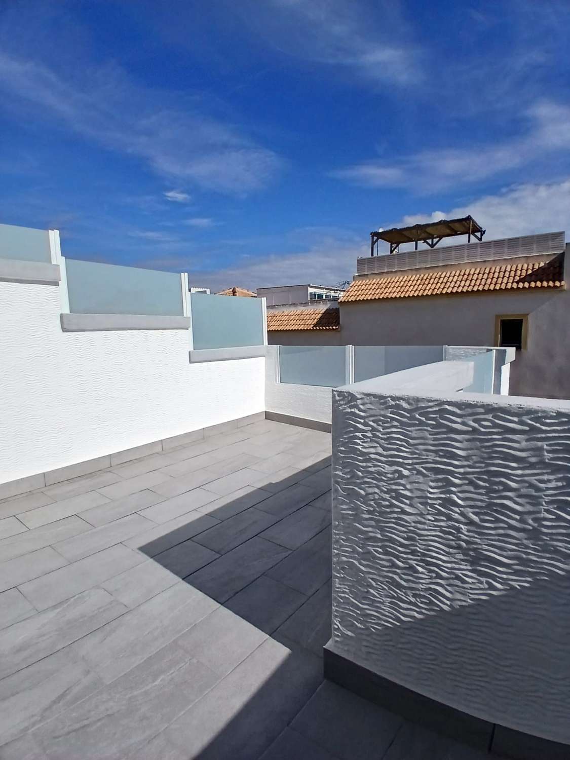 Casa adosada en venta en Altos - La Florida de 3 habitaciones con terraza y piscina