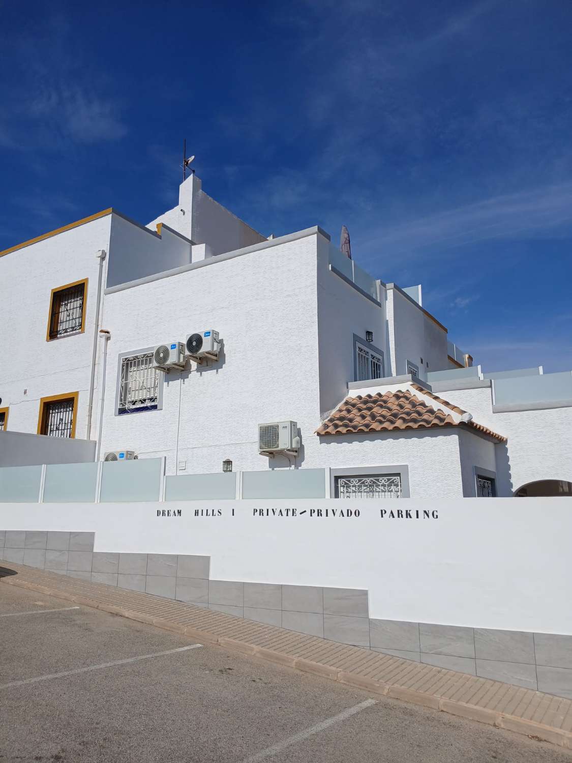 Casa adosada en venta en Altos - La Florida de 3 habitaciones con terraza y piscina