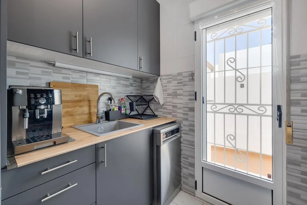 Casa adosada en venta en Altos - La Florida de 3 habitaciones con terraza y piscina