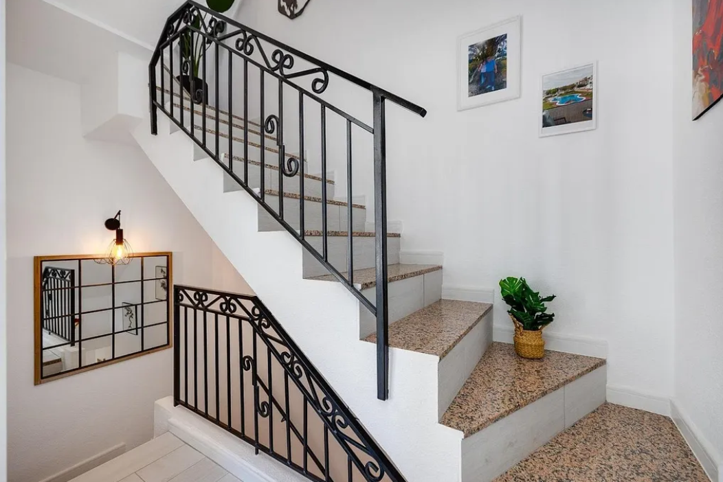 Casa adosada en venta en Altos - La Florida de 3 habitaciones con terraza y piscina