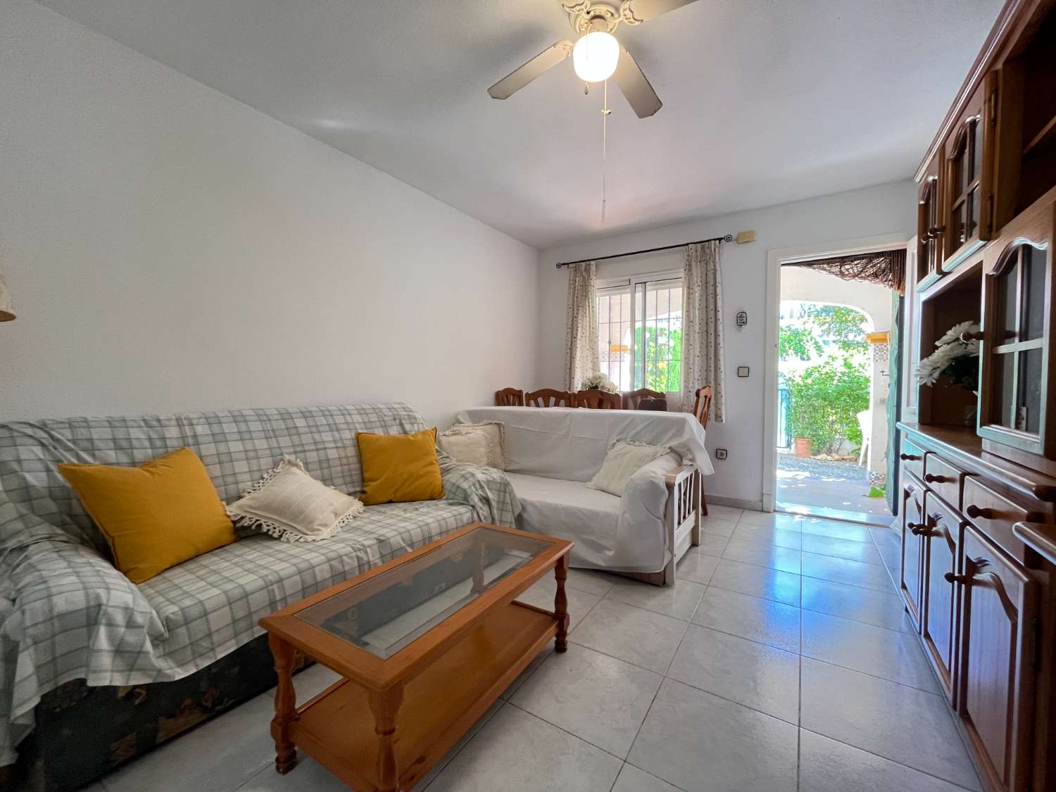 Apartamento de 2 dormitorios con piscina,