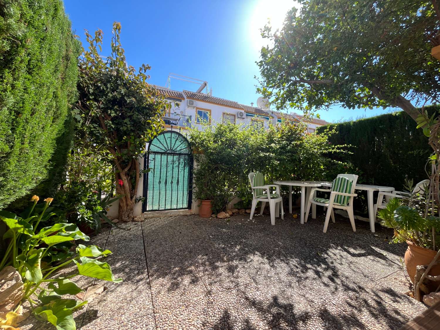 Apartamento de 2 dormitorios con piscina,