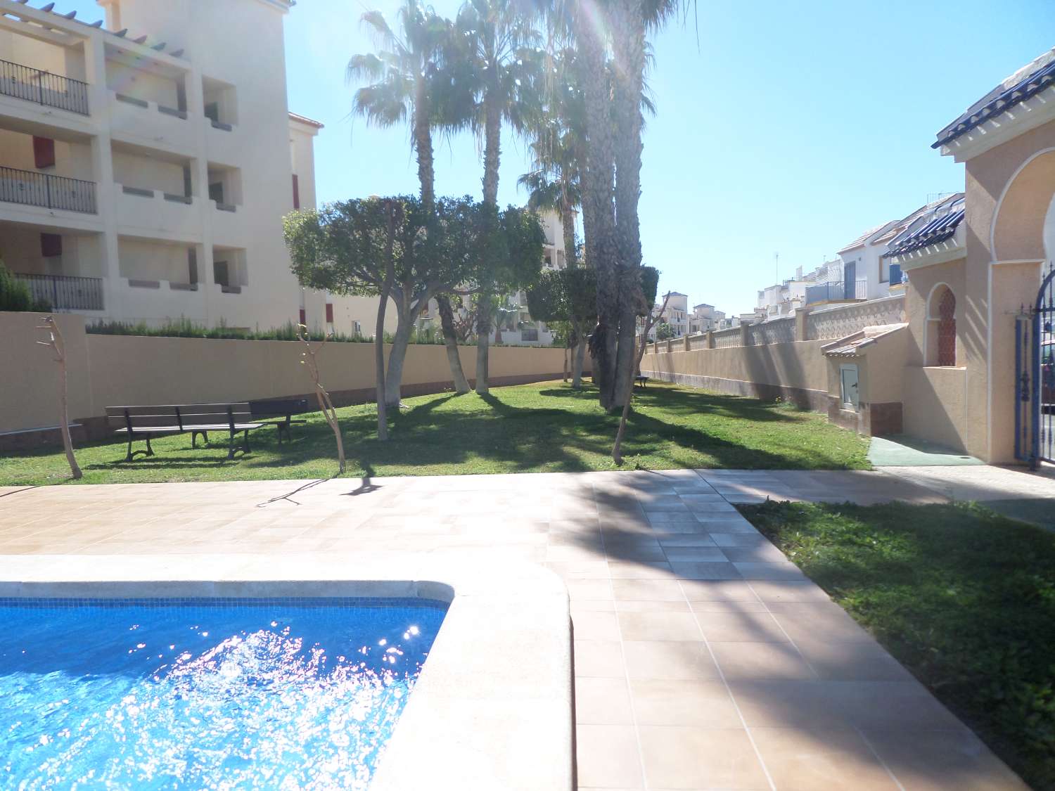 Apartamento de 2 dormitorios con piscina,