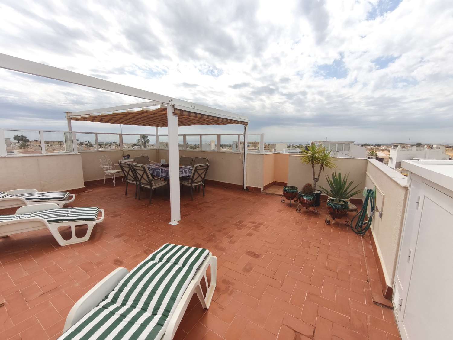 Precioso apartamento en la última planta con vistas al mar