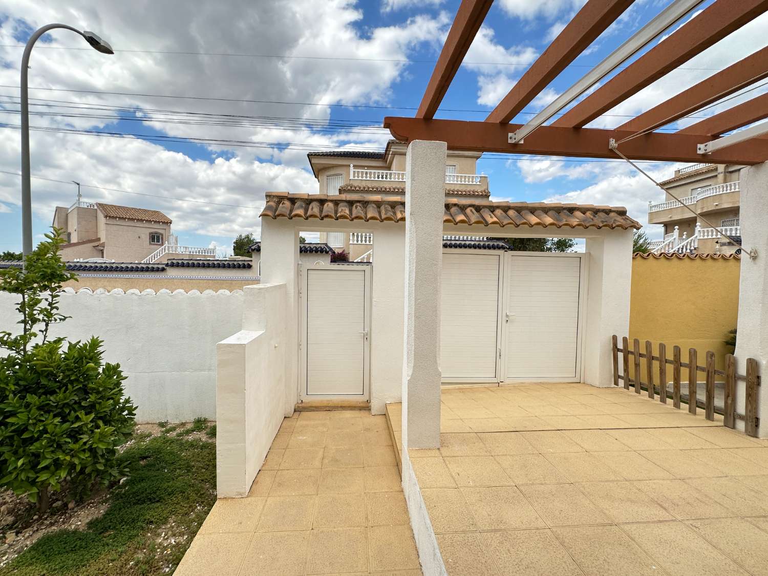 Villa independiente de 3 habitaciones con piscina en San Miguel