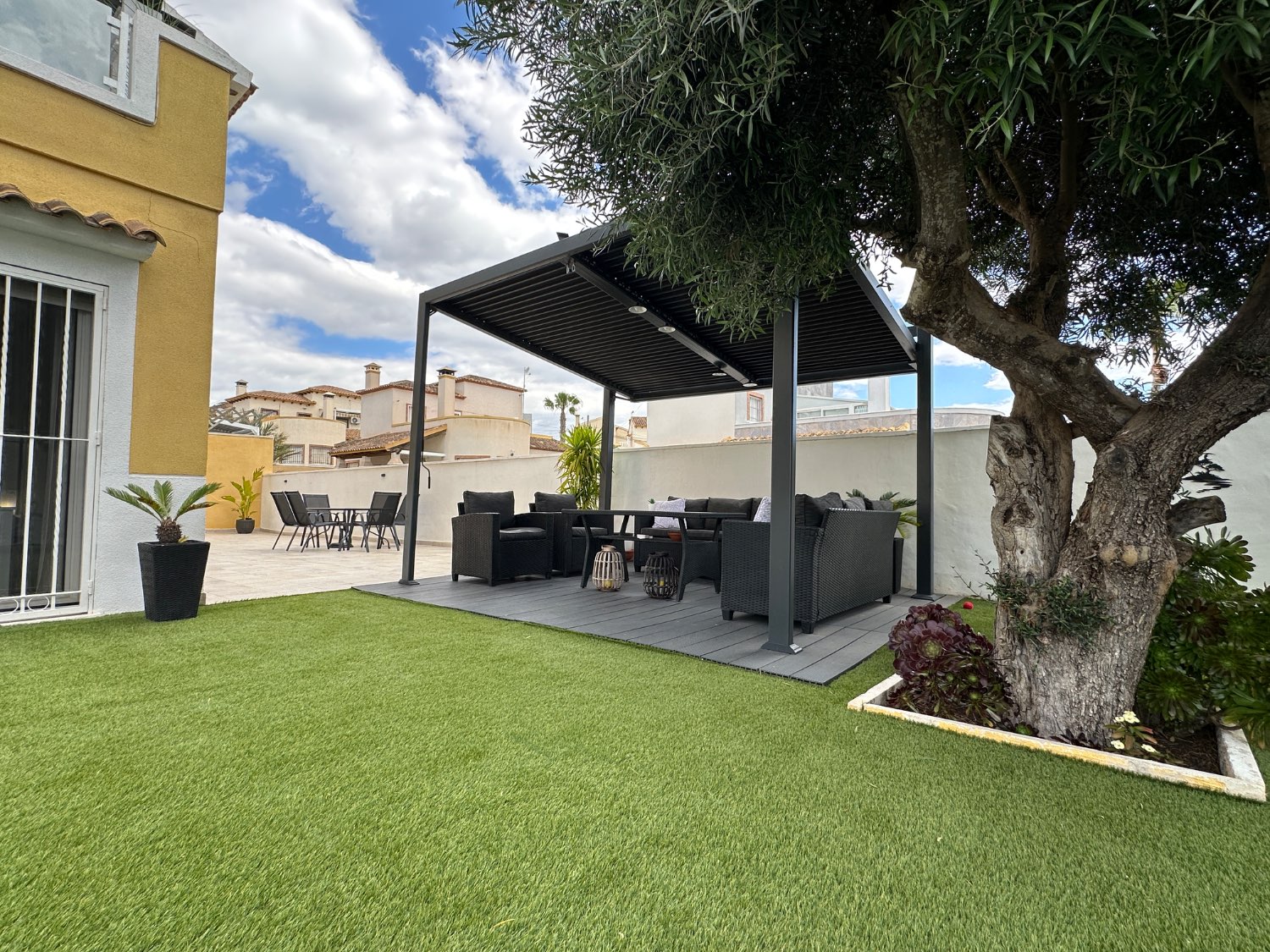 Villa independiente de 3 habitaciones con piscina en San Miguel