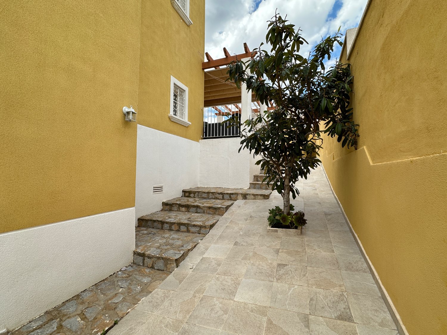 Villa independiente de 3 habitaciones con piscina en San Miguel