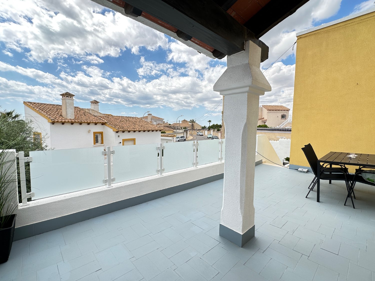 Villa independiente de 3 habitaciones con piscina en San Miguel
