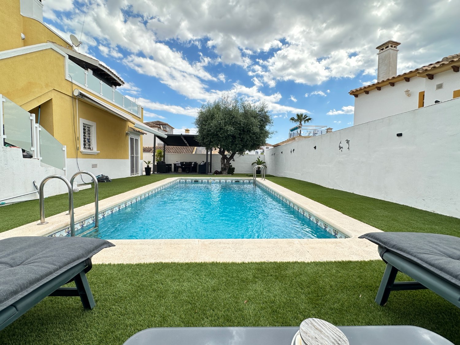Villa independiente de 3 habitaciones con piscina en San Miguel