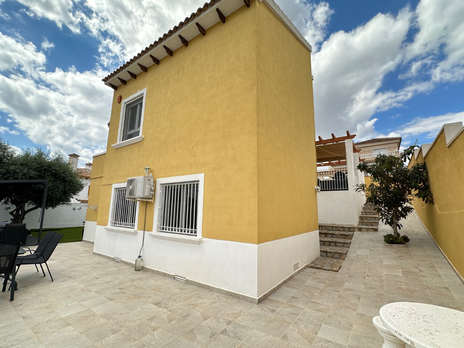 Villa independiente de 3 habitaciones con piscina en San Miguel