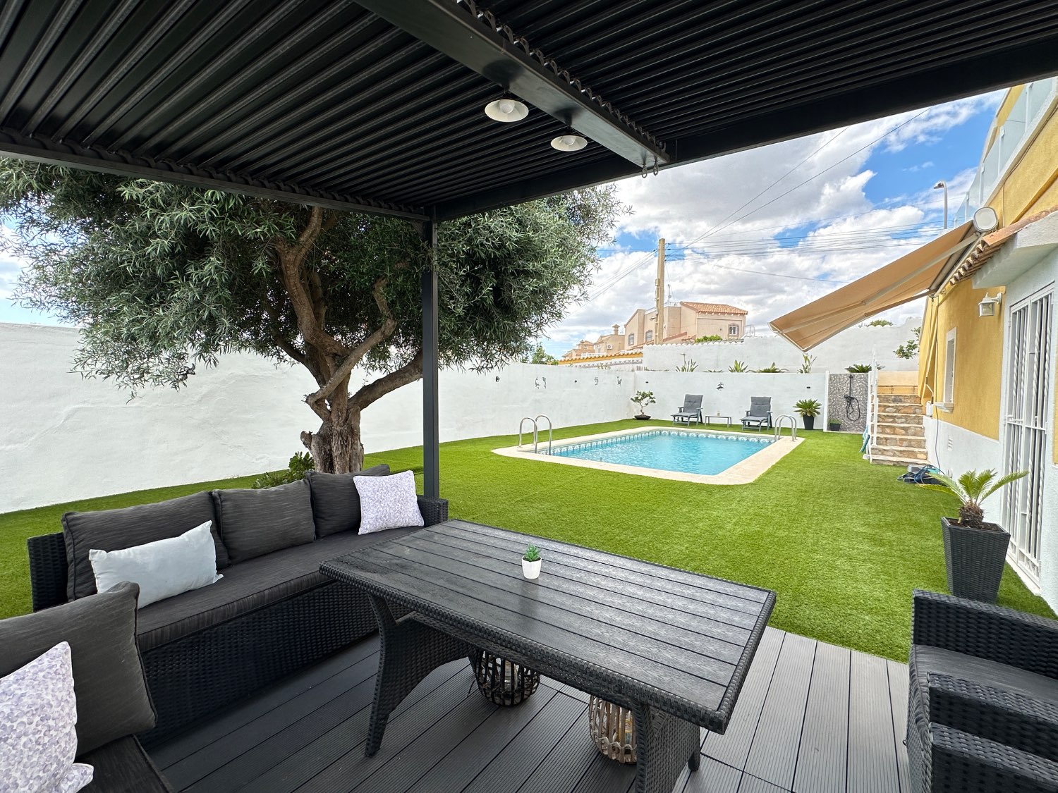 Villa independiente de 3 habitaciones con piscina en San Miguel