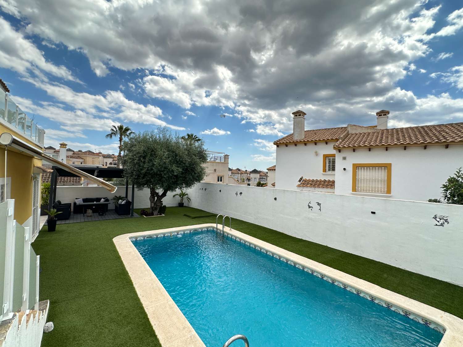 Villa independiente de 3 habitaciones con piscina en San Miguel