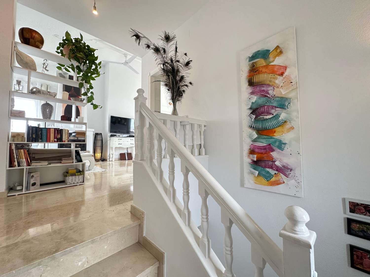 Exclusivo chalet independiente en parcela de 400 m² con piscina privada, apartamento independiente y vistas al mar