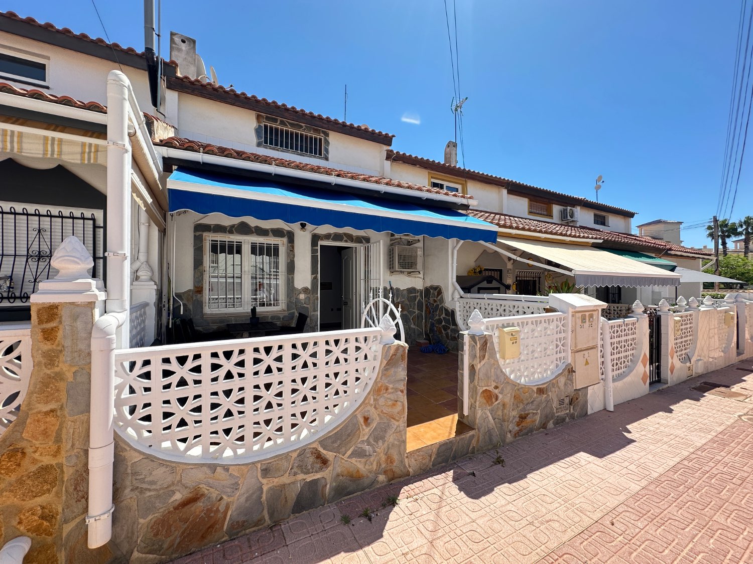 Duplex estilo único de 2  dormitorios, 1 baño en la Florida , Orihuela costa