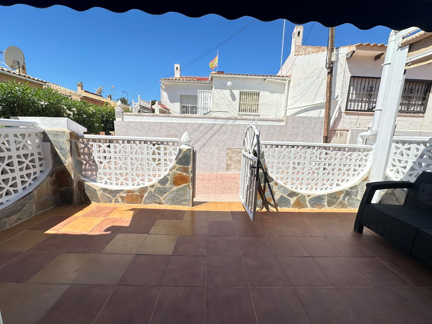 Duplex estilo único de 2  dormitorios, 1 baño en la Florida , Orihuela costa