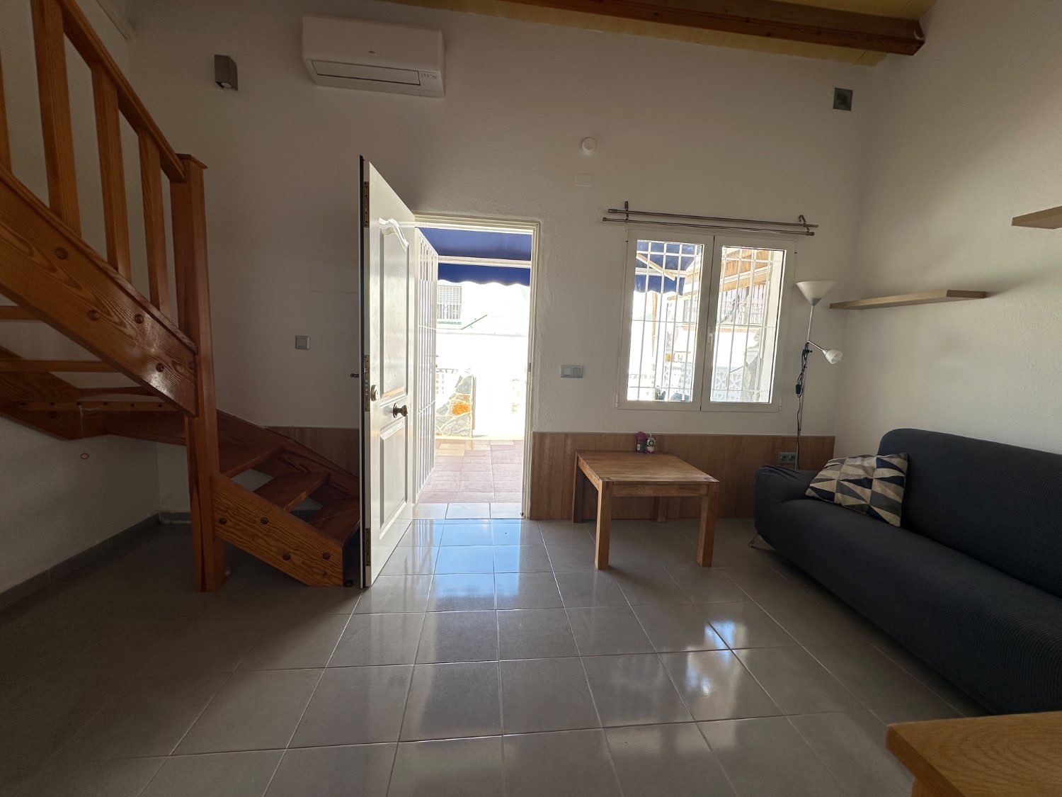 Duplex estilo único de 2  dormitorios, 1 baño en la Florida , Orihuela costa