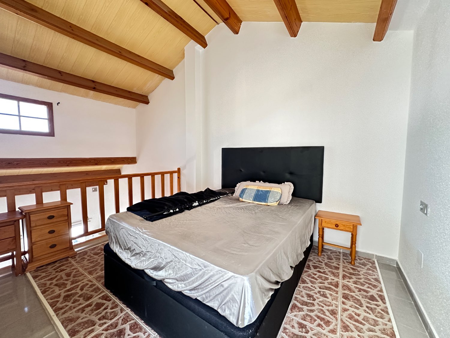 Duplex estilo único de 2  dormitorios, 1 baño en la Florida , Orihuela costa