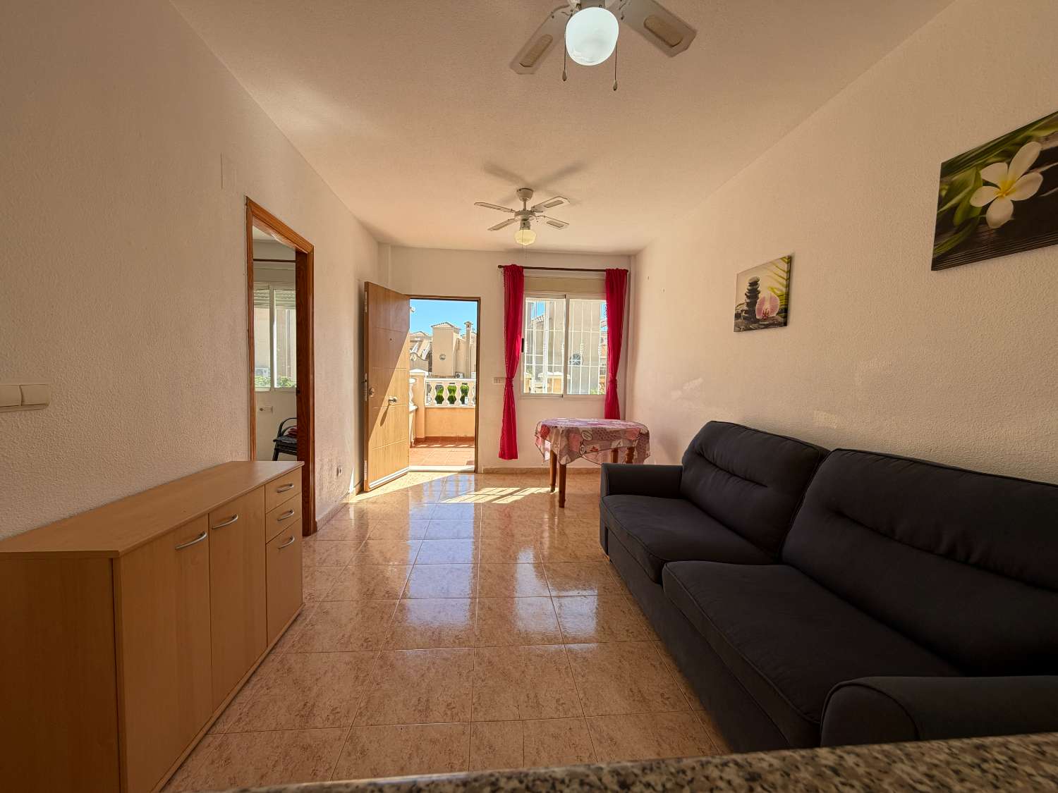 Apartamento de 2 dormitorios en la planta alta