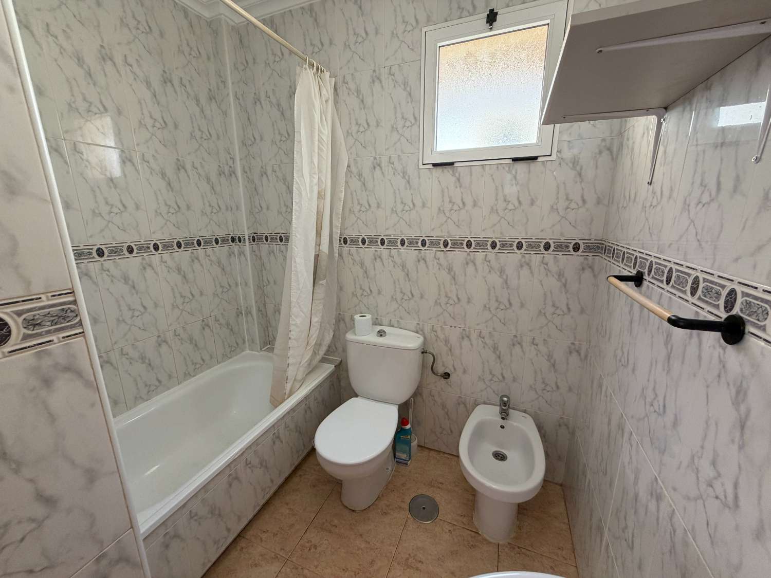 Apartamento de 2 dormitorios en la planta alta