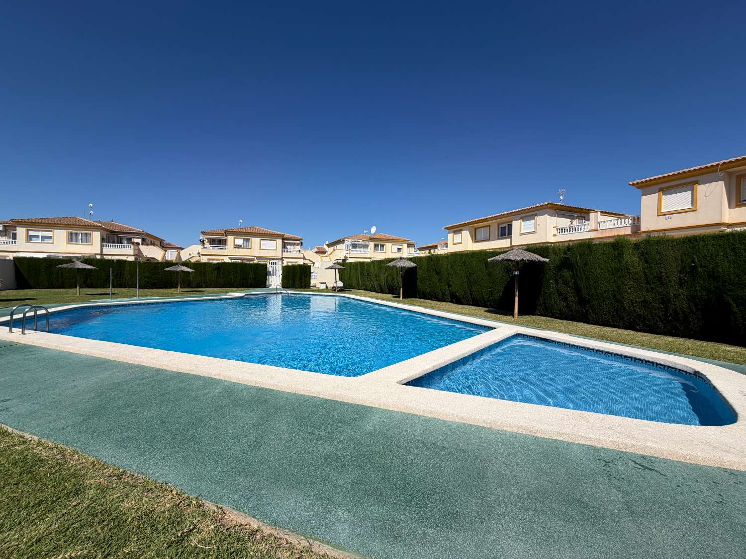 Apartamento de 2 dormitorios en la planta alta