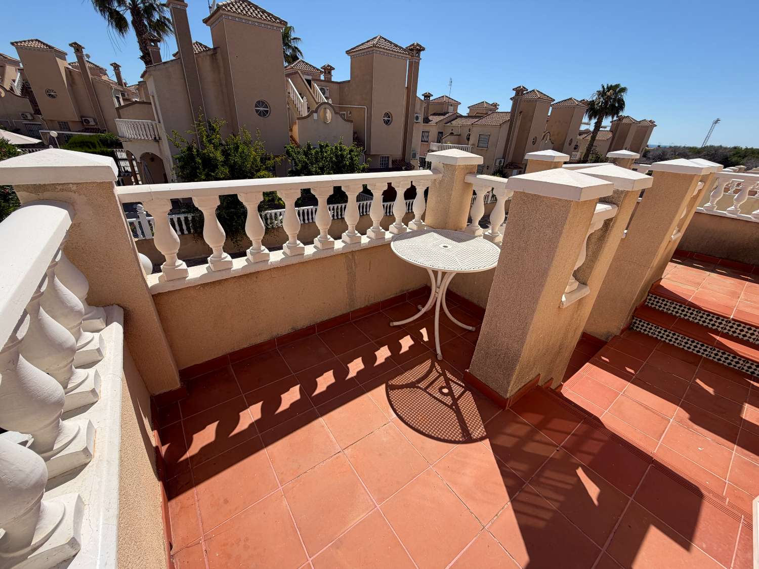 Apartamento de 2 dormitorios en la planta alta