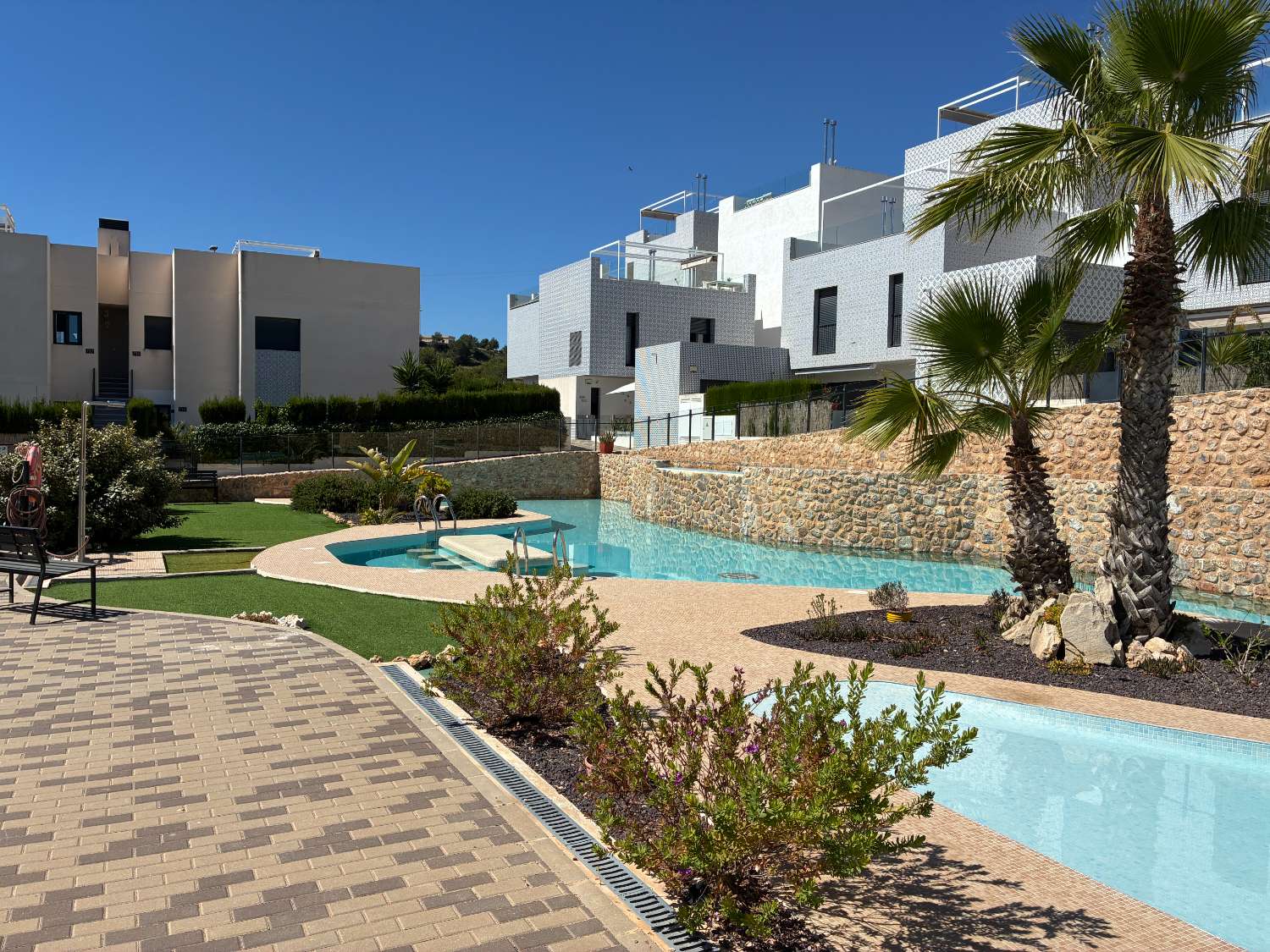 Nuevo apartamento de 3 habitaciones y 2 baños en San Miguel de Salinas