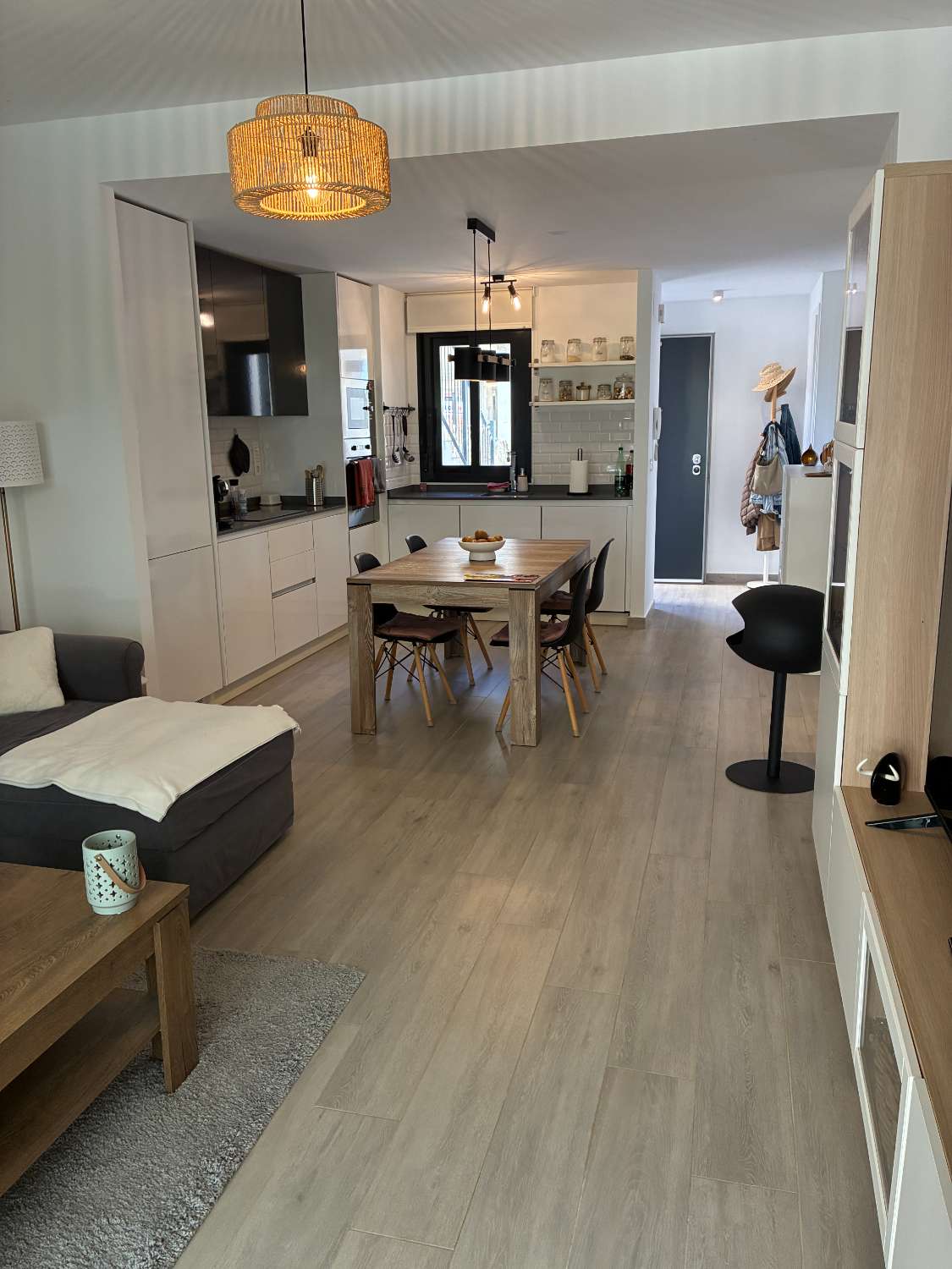 Nuevo apartamento de 3 habitaciones y 2 baños en San Miguel de Salinas