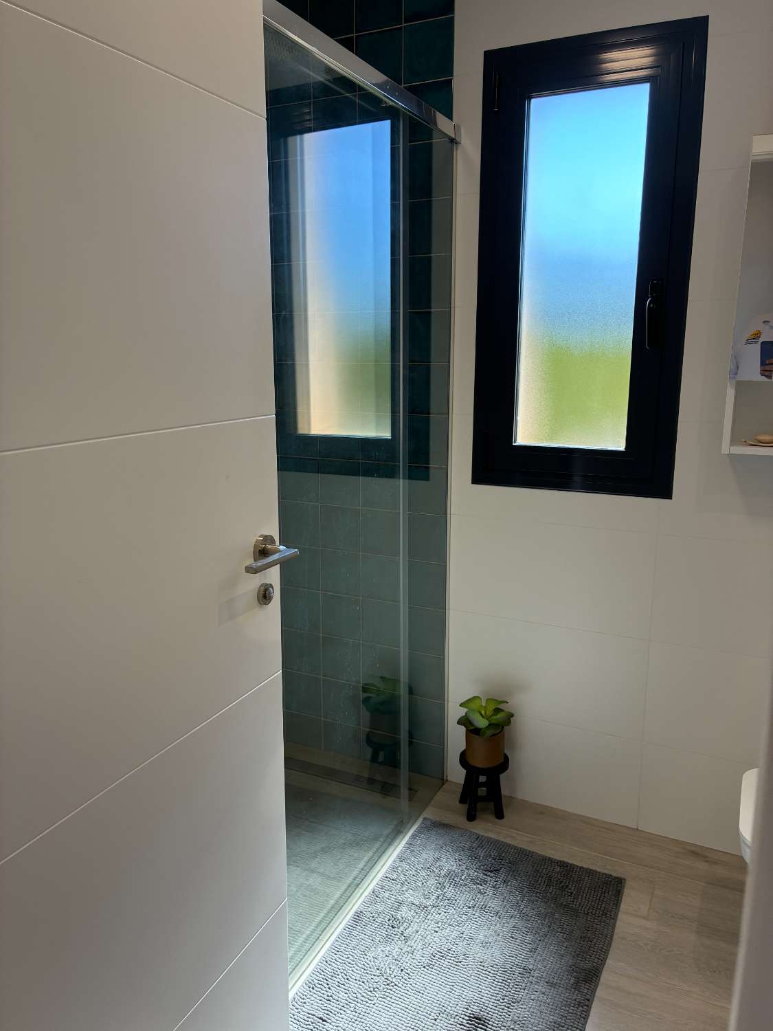 Nuevo apartamento de 3 habitaciones y 2 baños en San Miguel de Salinas