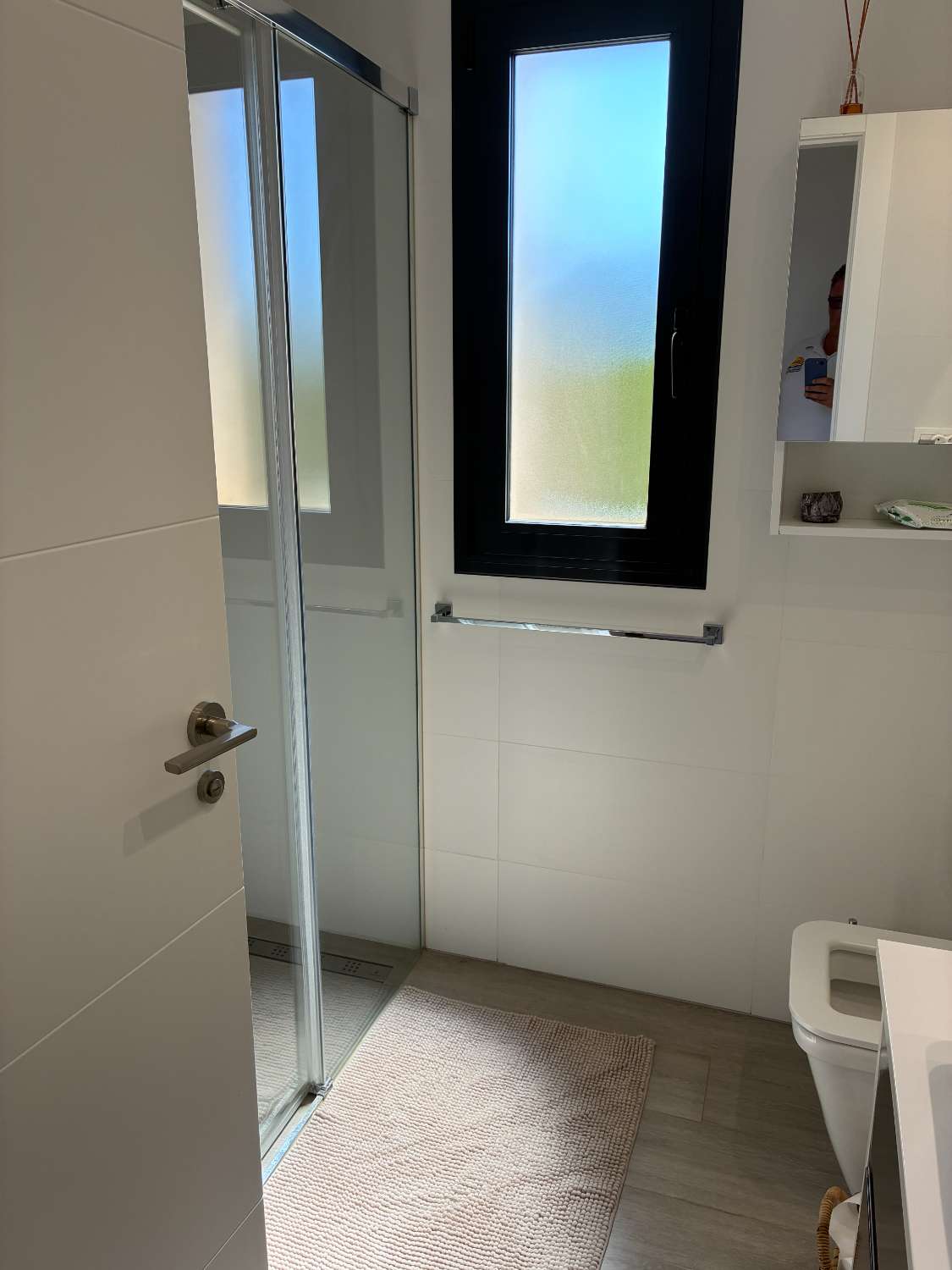 Nuevo apartamento de 3 habitaciones y 2 baños en San Miguel de Salinas