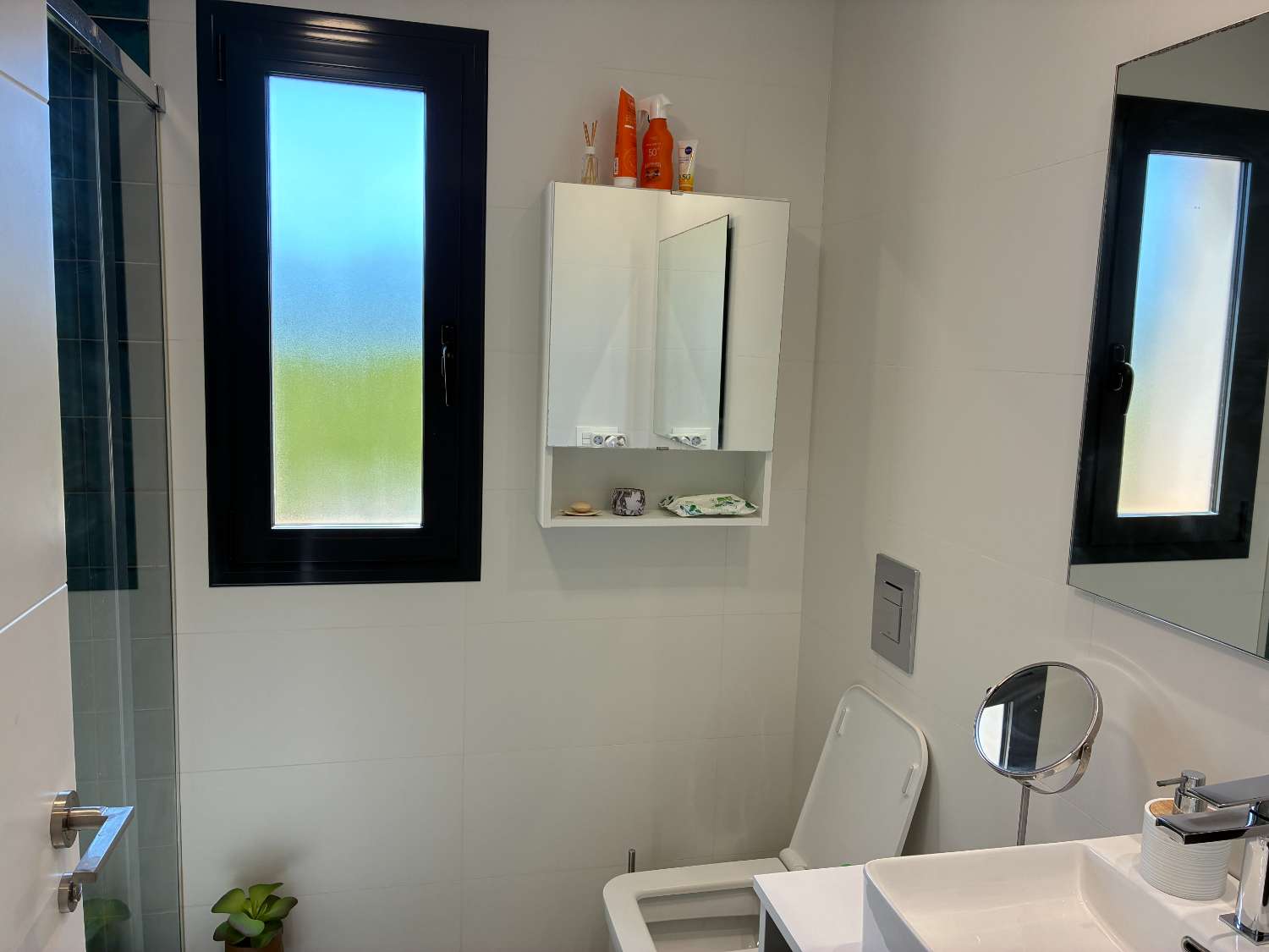 Nuevo apartamento de 3 habitaciones y 2 baños en San Miguel de Salinas