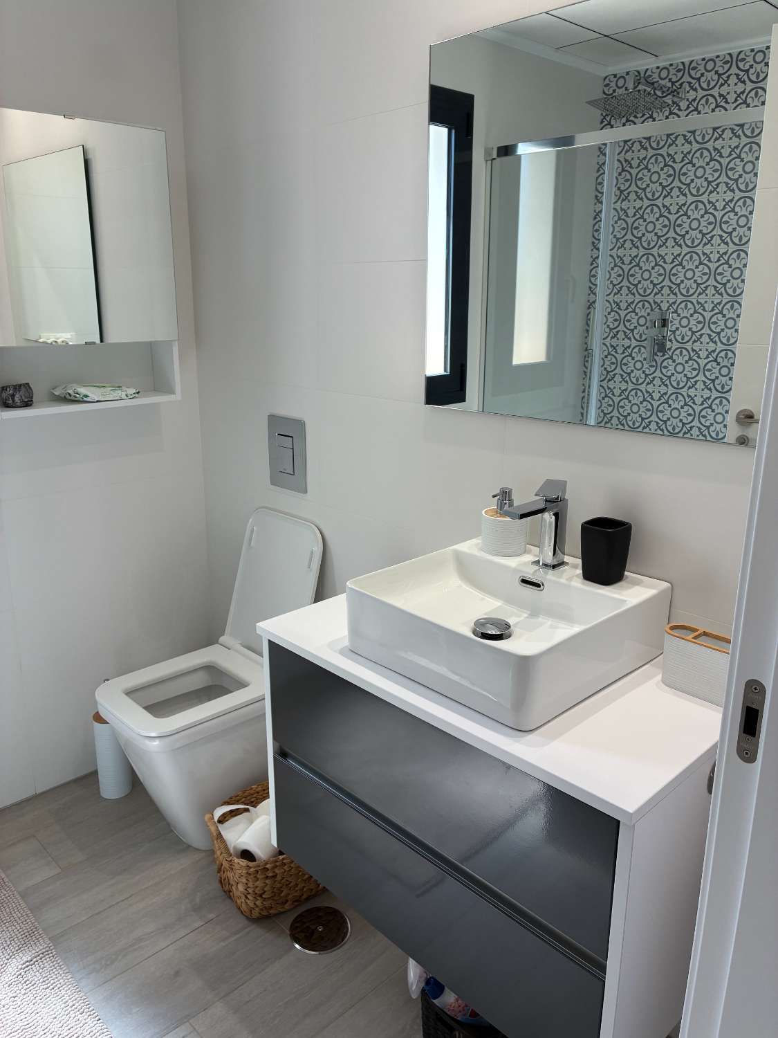 Nuevo apartamento de 3 habitaciones y 2 baños en San Miguel de Salinas