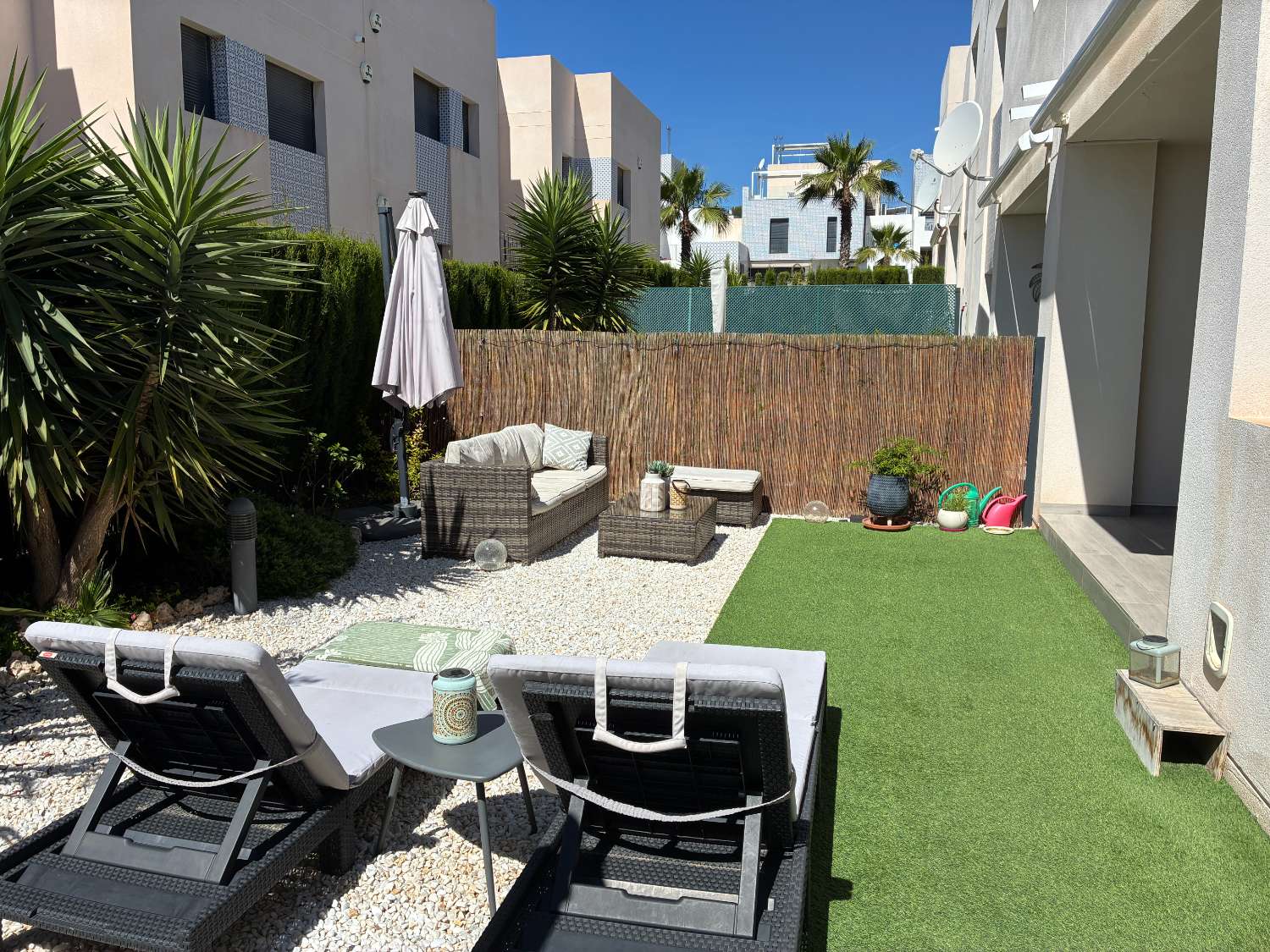 Nuevo apartamento de 3 habitaciones y 2 baños en San Miguel de Salinas