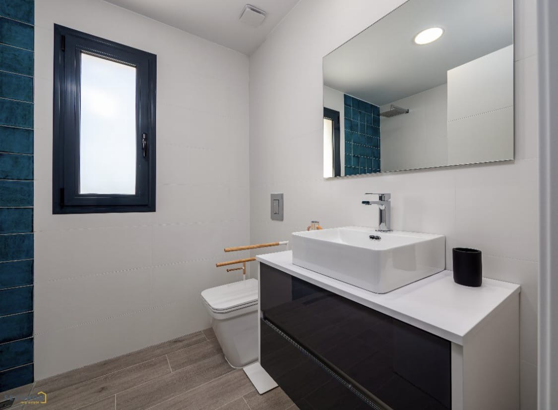 Nuevo apartamento de 3 habitaciones y 2 baños en San Miguel de Salinas