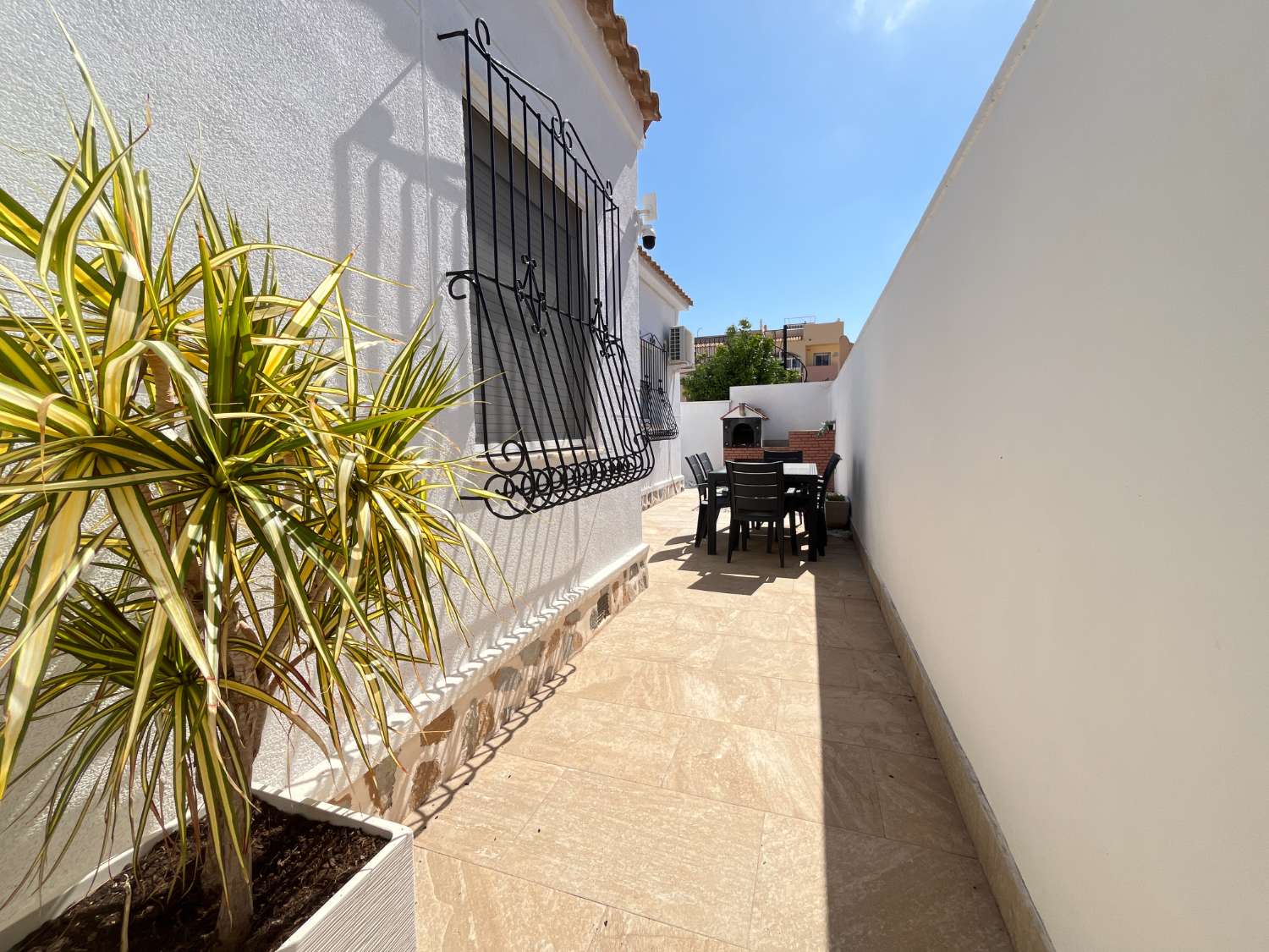 Chalet independiente de 3 dormitorios con garaje cerrado