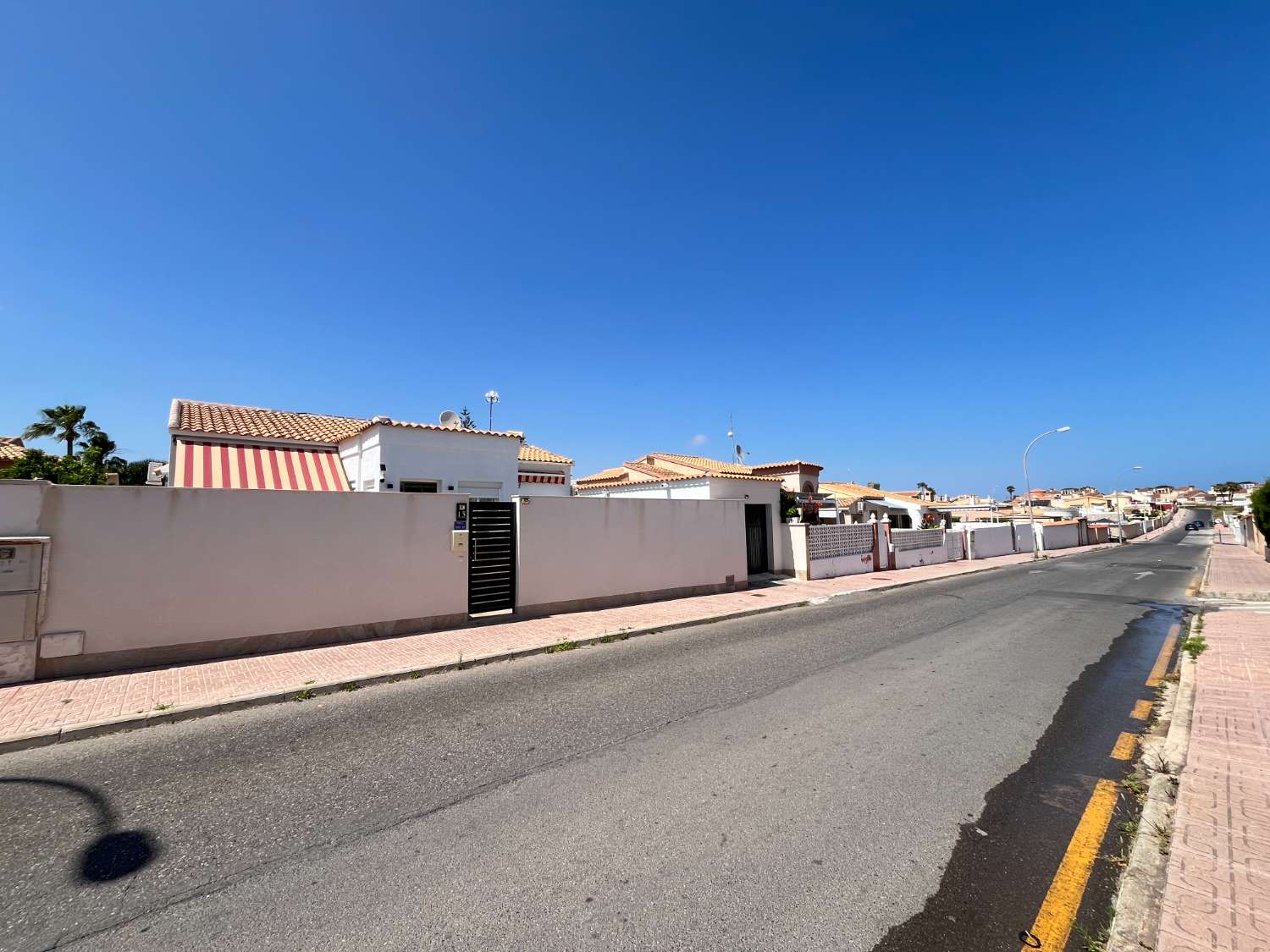 Chalet independiente de 3 dormitorios con garaje cerrado