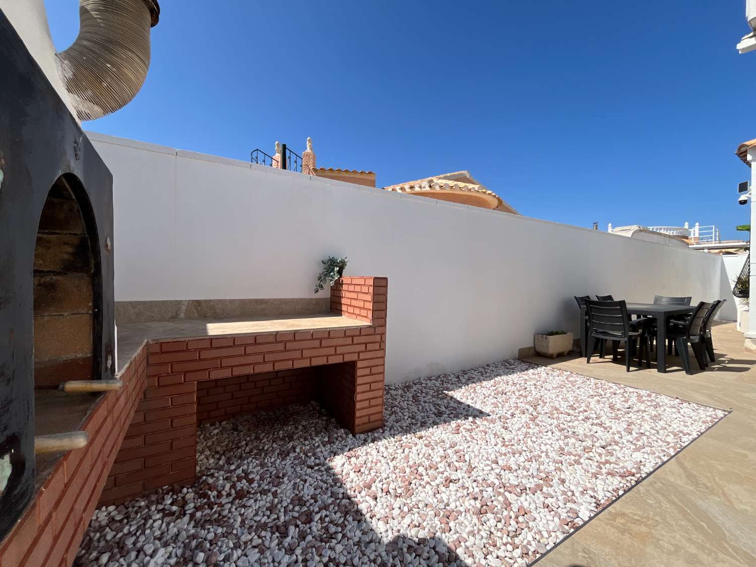 Chalet independiente de 3 dormitorios con garaje cerrado