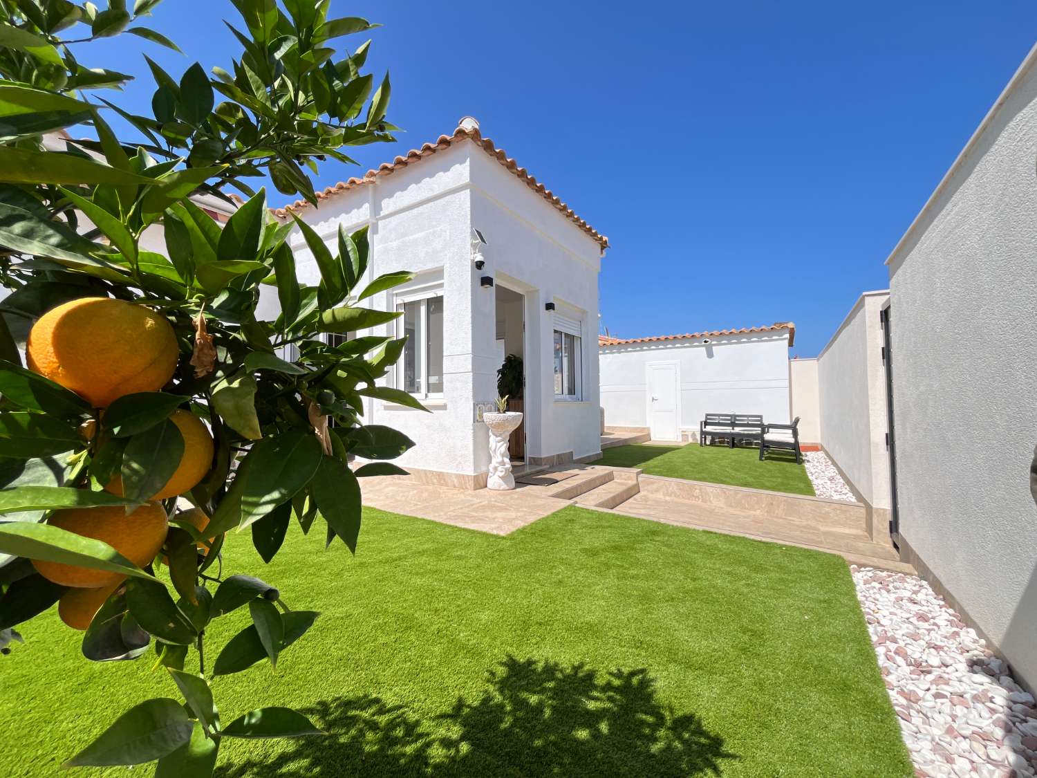 Chalet independiente de 3 dormitorios con garaje cerrado