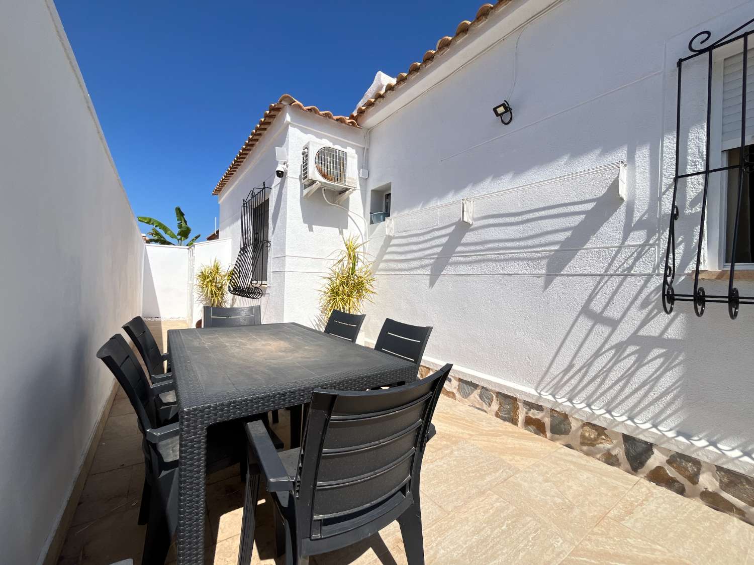 Chalet independiente de 3 dormitorios con garaje cerrado