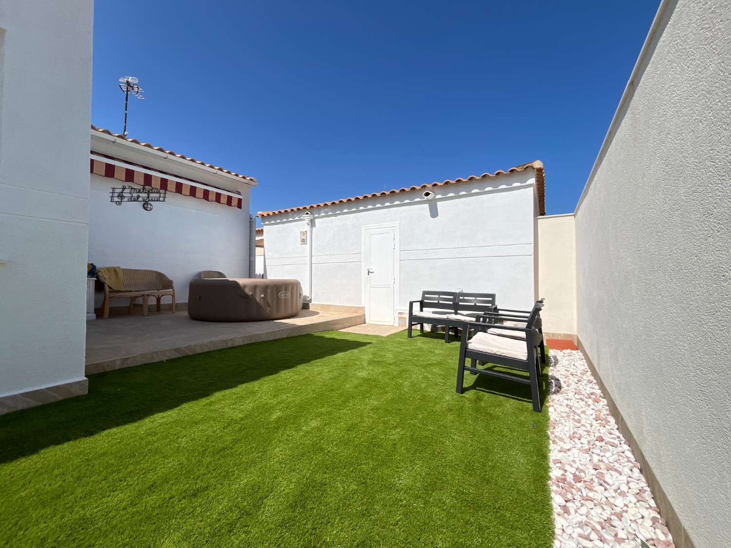 Chalet independiente de 3 dormitorios con garaje cerrado