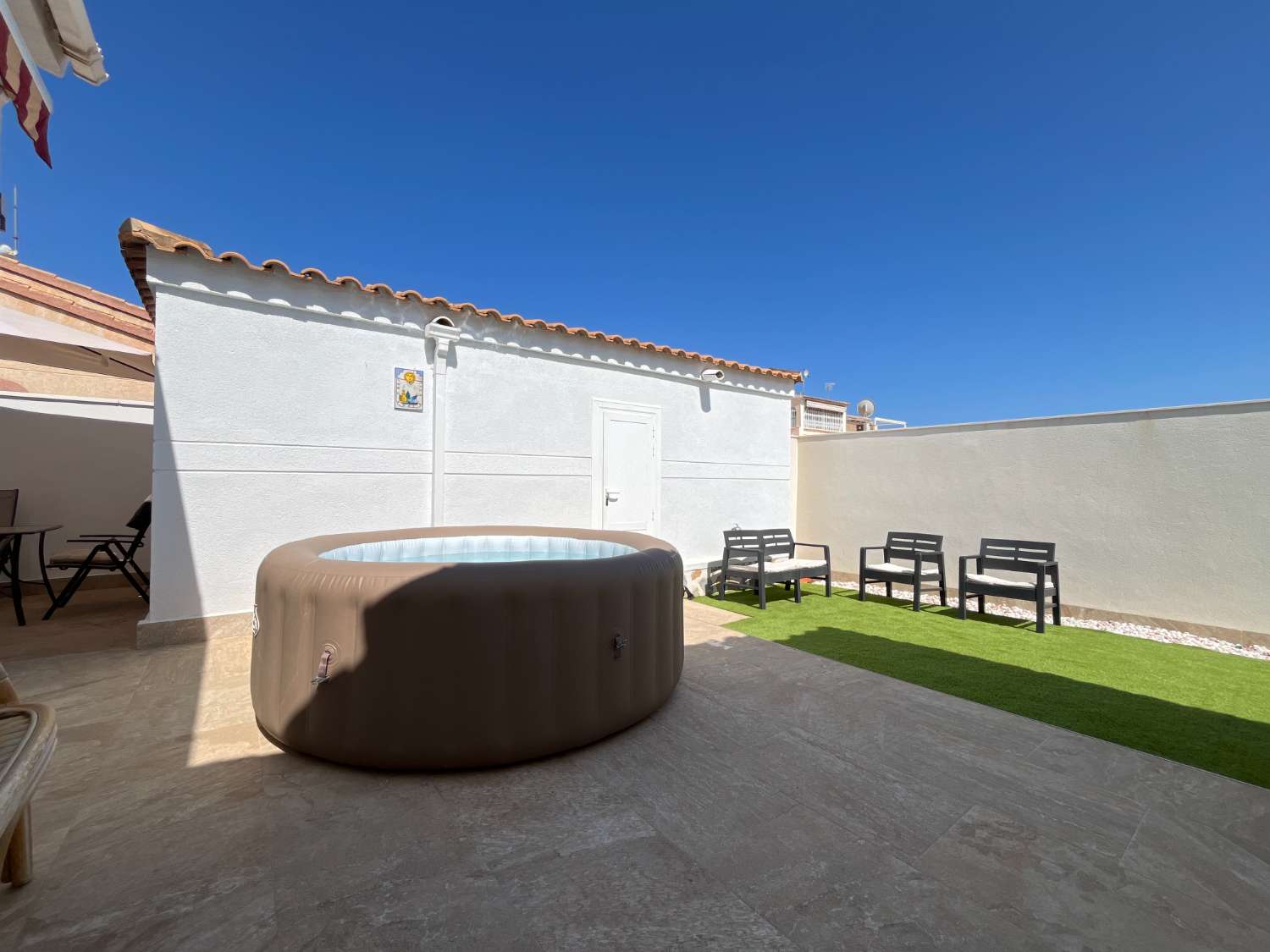 Chalet independiente de 3 dormitorios con garaje cerrado