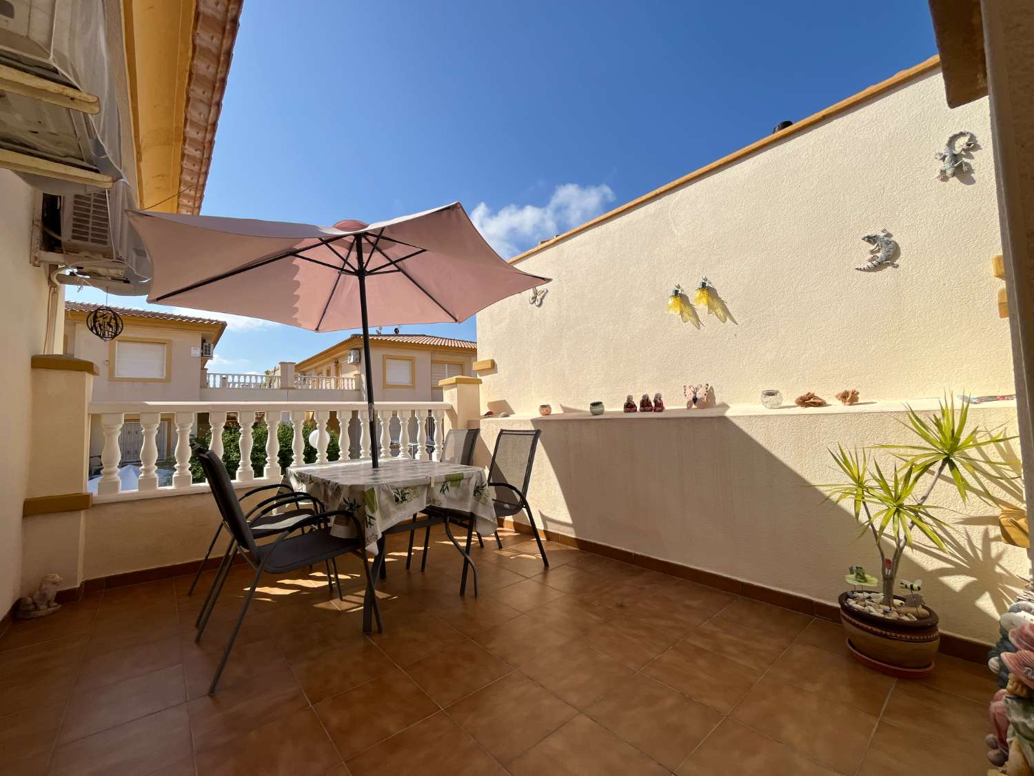 Apartamento de 2 habitaciones en la planta alta en Playa Flamenca