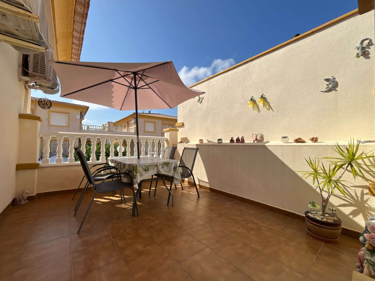 Apartamento de 2 habitaciones en la planta alta en Playa Flamenca