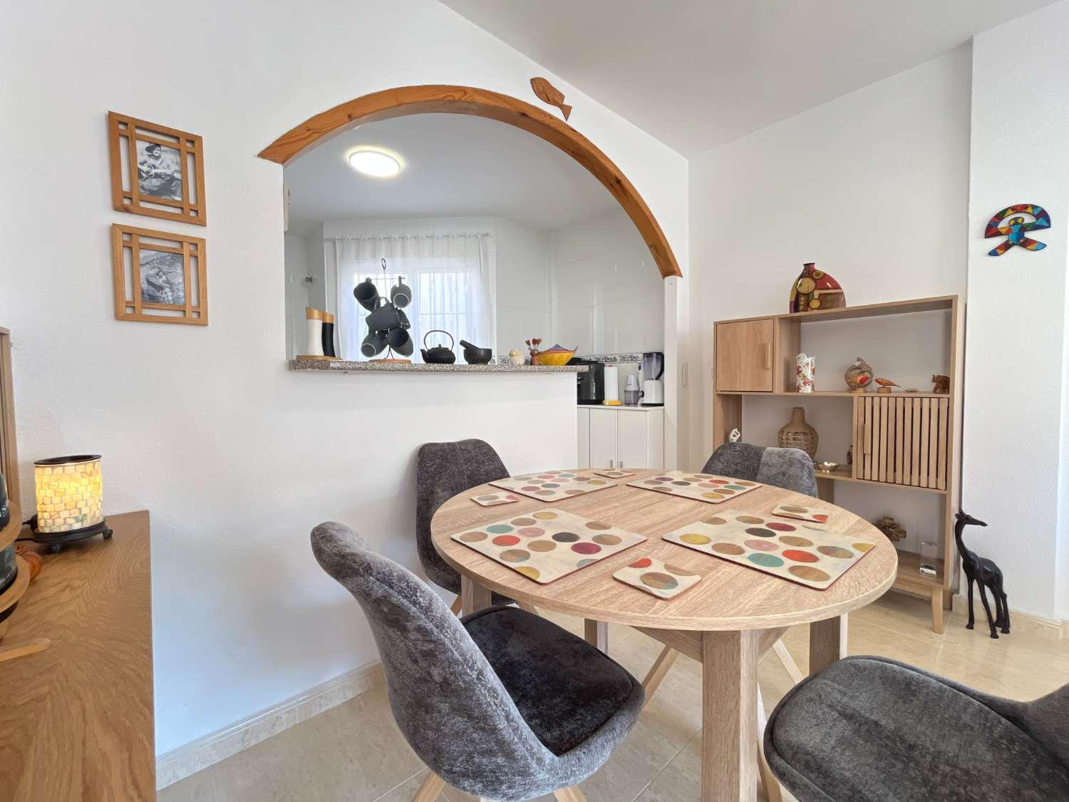 Apartamento de 2 habitaciones en la planta alta en Playa Flamenca