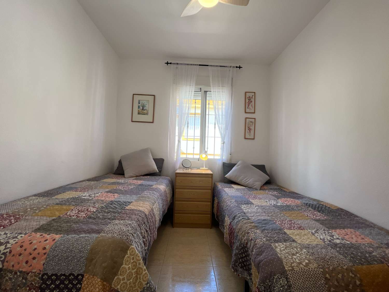 Apartamento de 2 habitaciones en la planta alta en Playa Flamenca