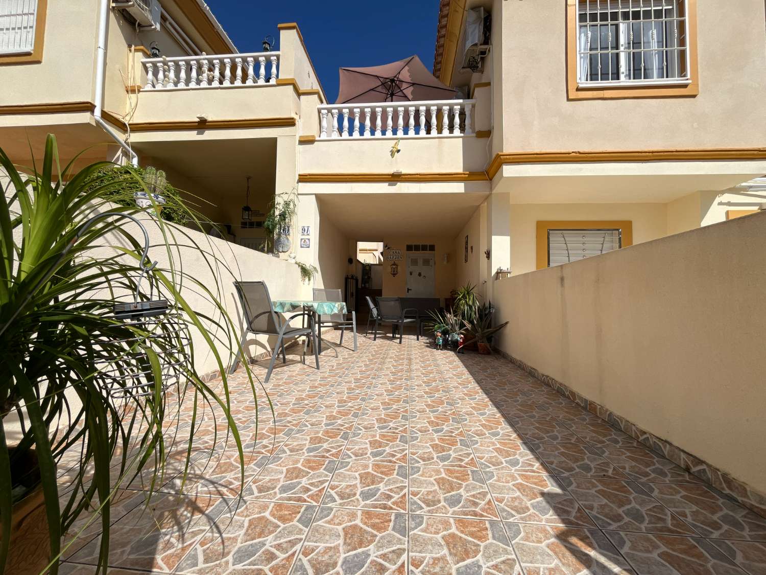 Apartamento de 2 habitaciones en la planta alta en Playa Flamenca