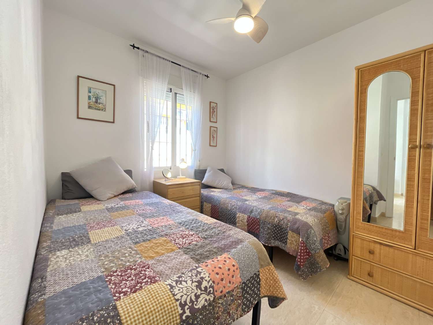 Apartamento de 2 habitaciones en la planta alta en Playa Flamenca