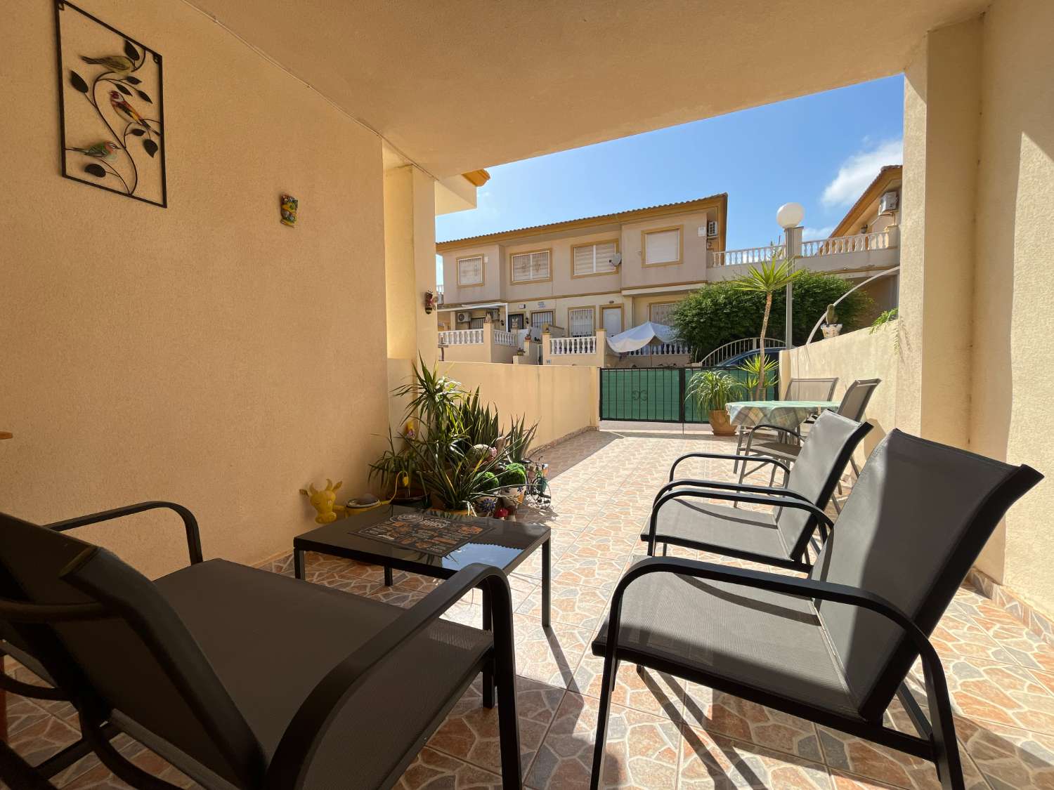 Apartamento de 2 habitaciones en la planta alta en Playa Flamenca
