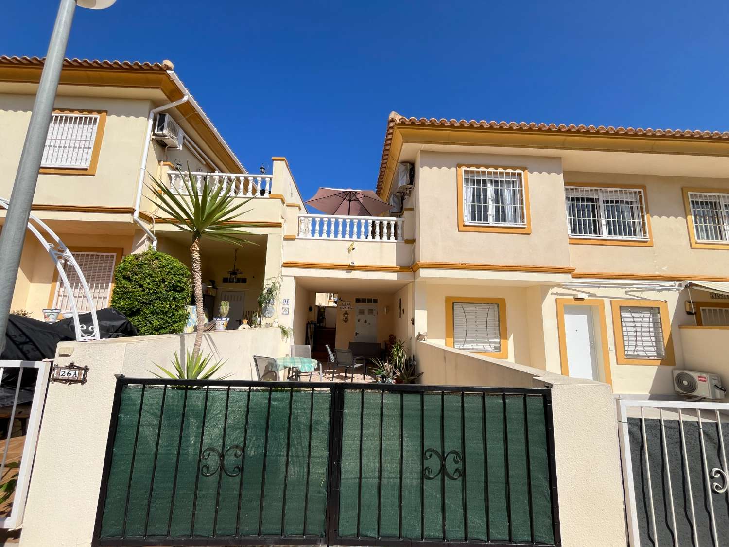 Apartamento de 2 habitaciones en la planta alta en Playa Flamenca