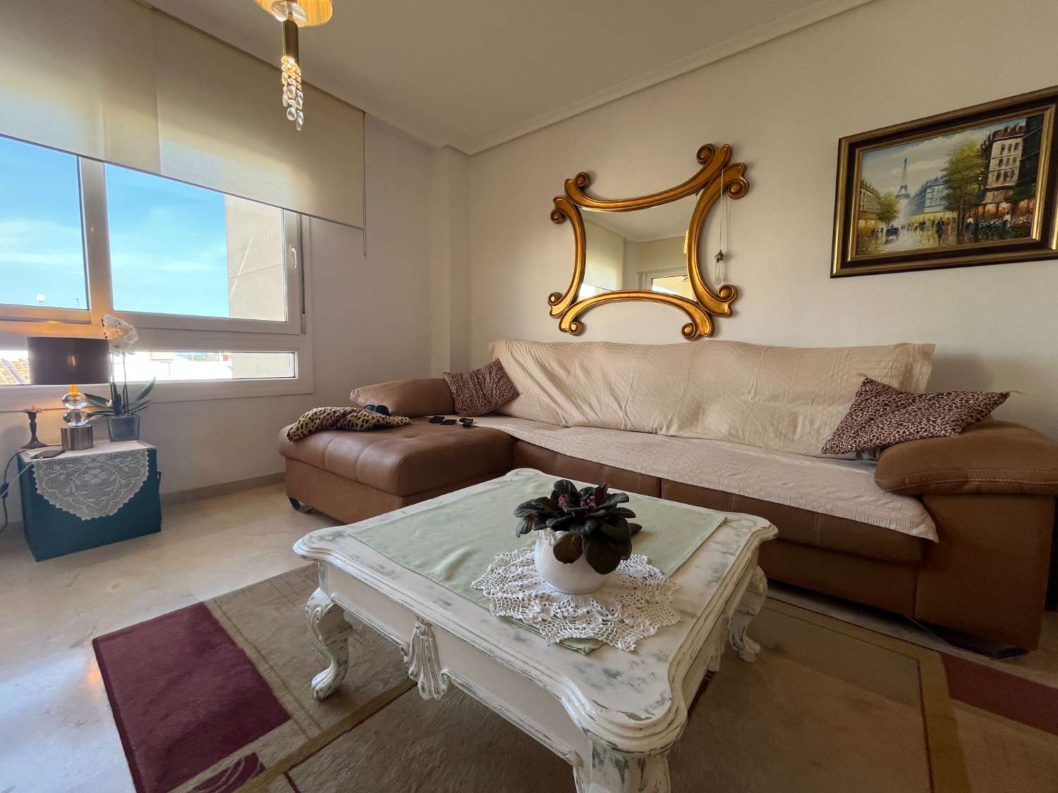 Apartamento de 2 dormitorios y 2 baños con piscina comunitaria y vistas al mar